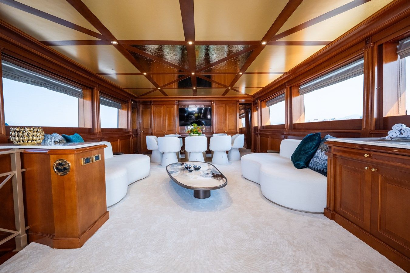 Buy a AQUILA 2003 at Shestakov Yacht Sales