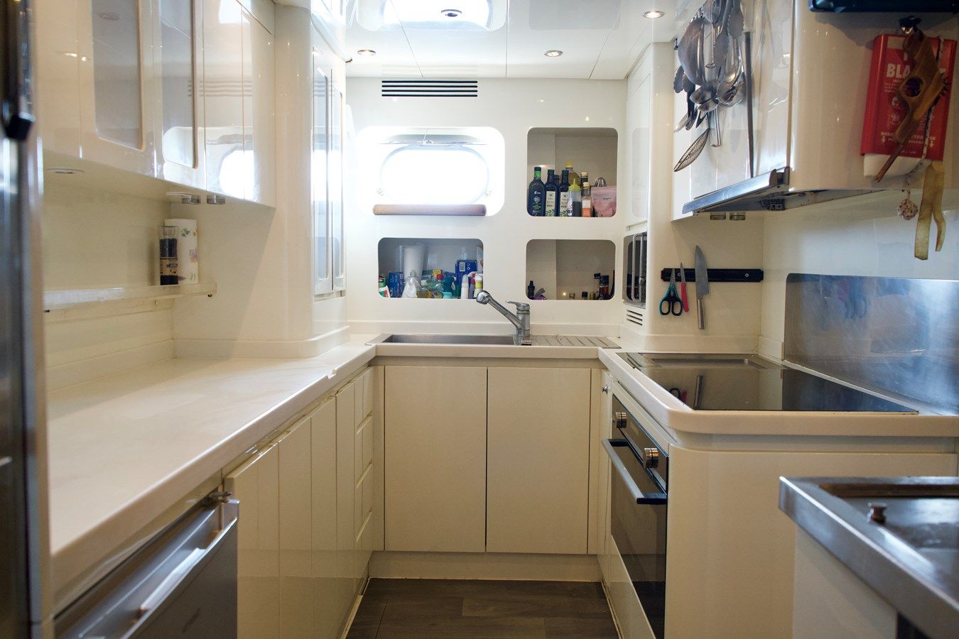 Купить яхту CHEEKY TIGER - ARNO LEOPARD в Shestakov Yacht Sales