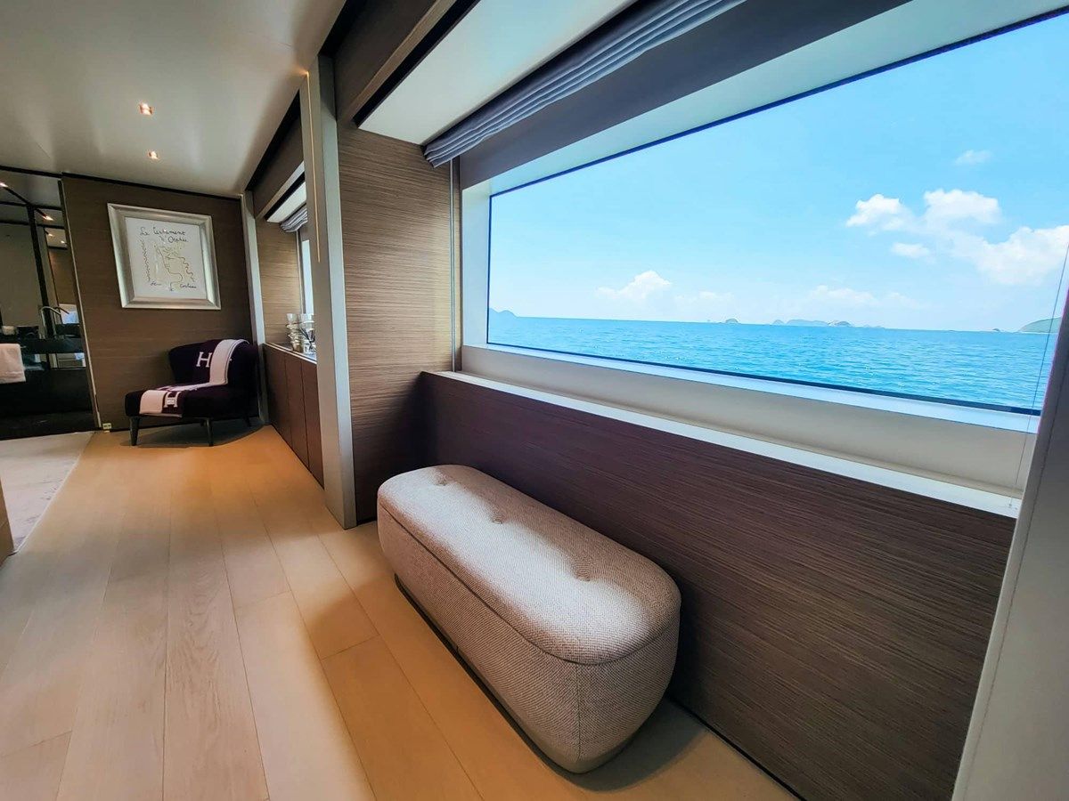 the best price on Custom Line Navetta 33 Navetta 33