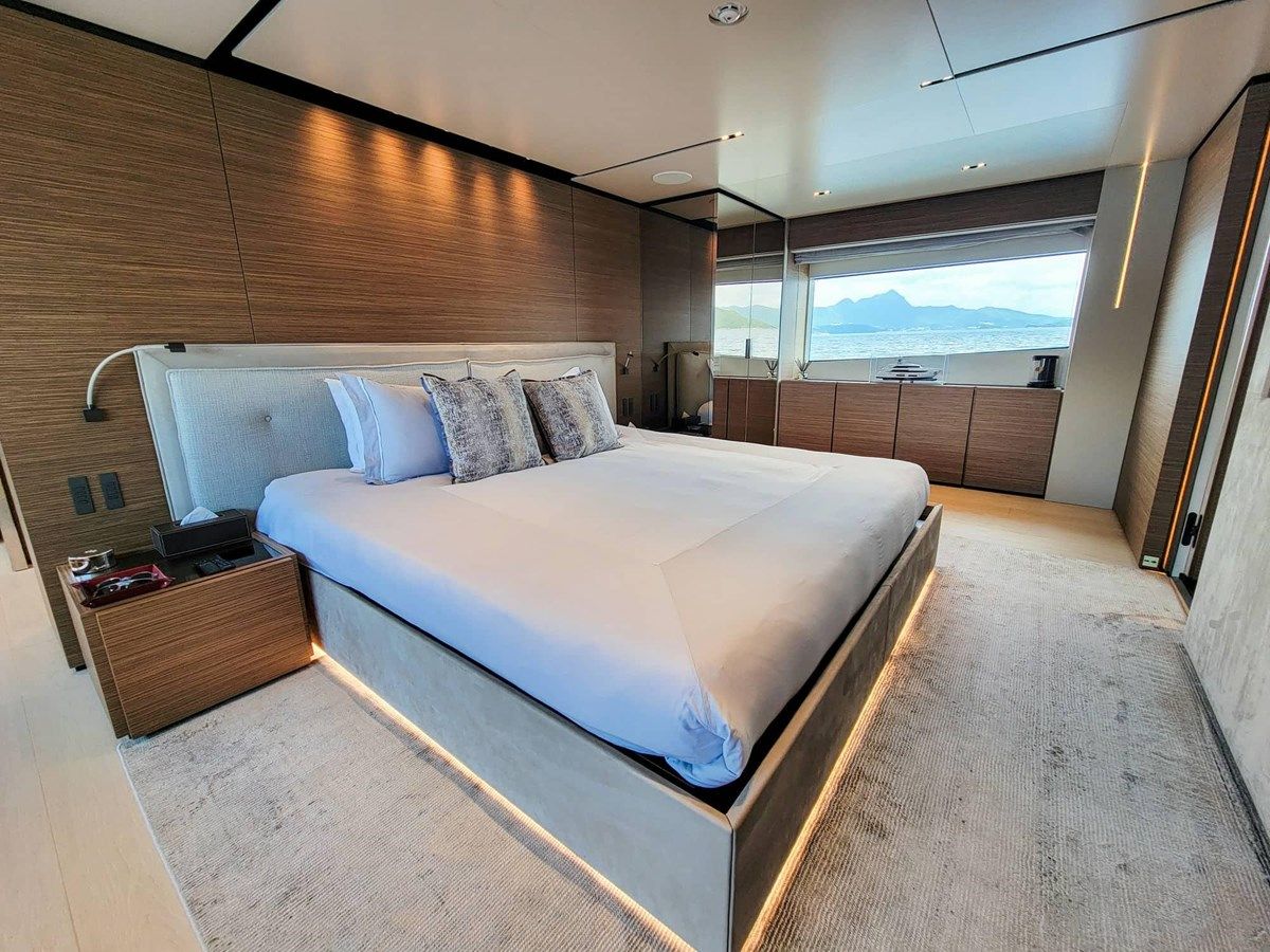 best yacht sales deals Custom Line Navetta 33 2019