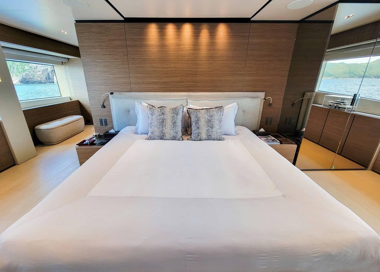 Buy a Custom Line Navetta 33 - FERRETTI CUSTOM LINE at Shestakov Yacht Sales