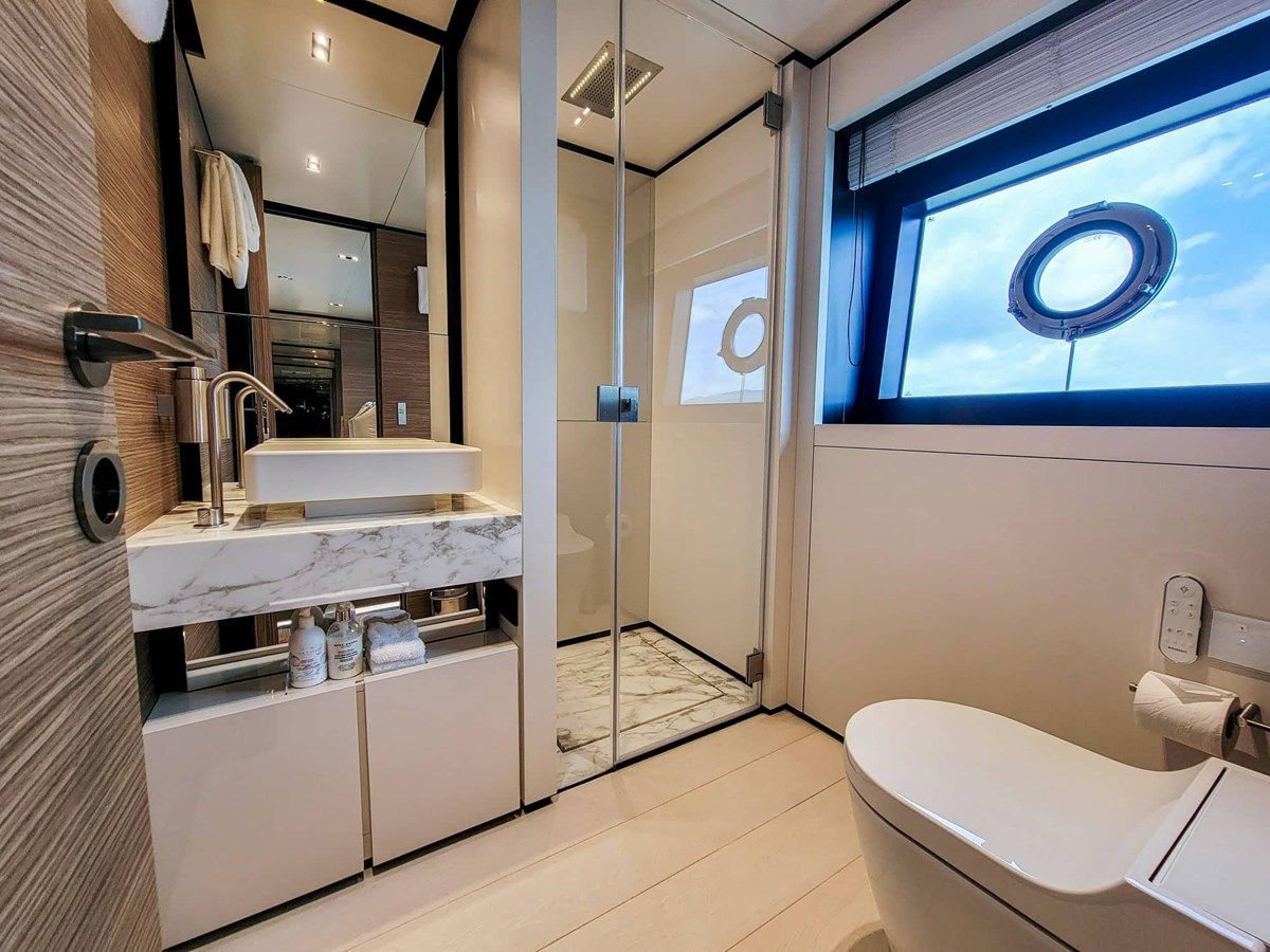 the best price on Custom Line Navetta 33 108