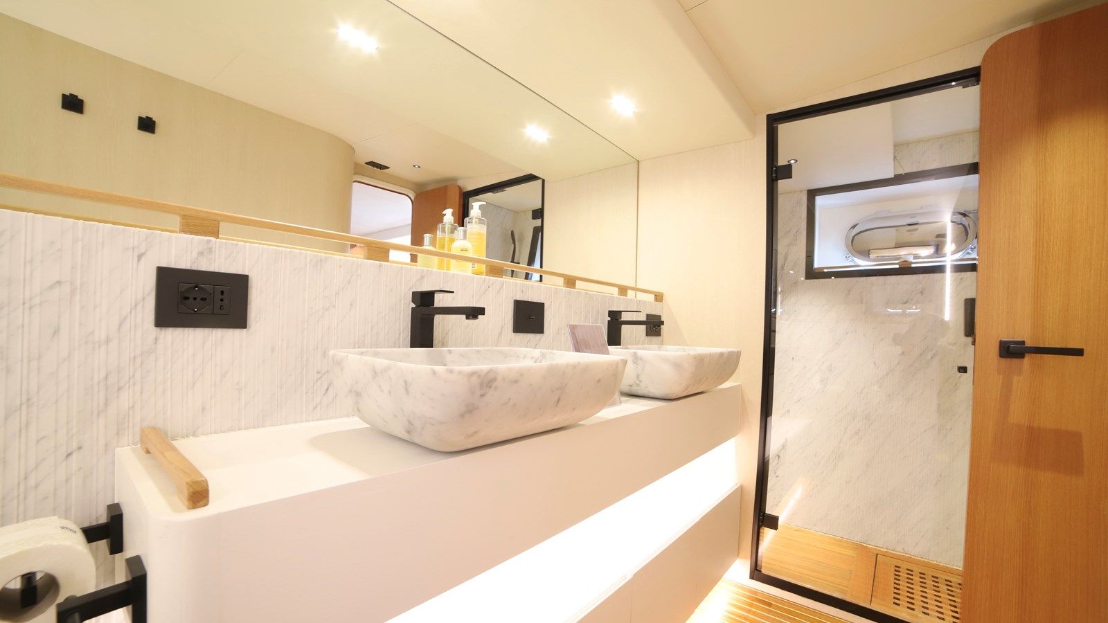 Продажа яхты MAVERICK 69