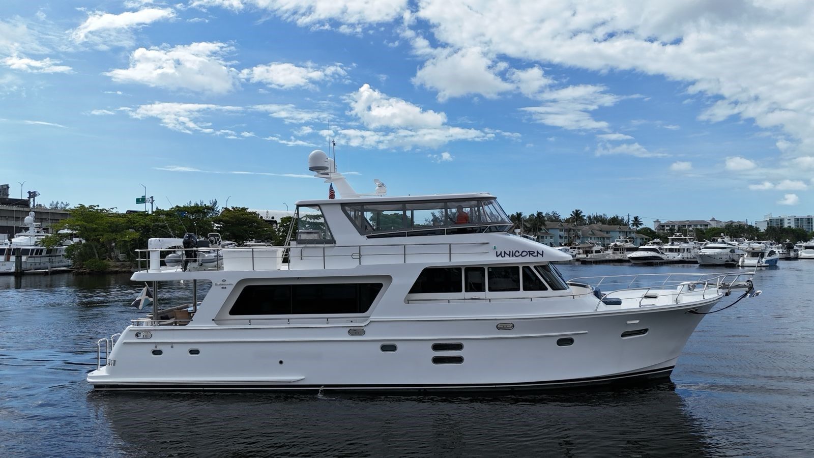 Купить 65ft 2020 Endurance 658L, Unicorn - HAMPTON YACHTS