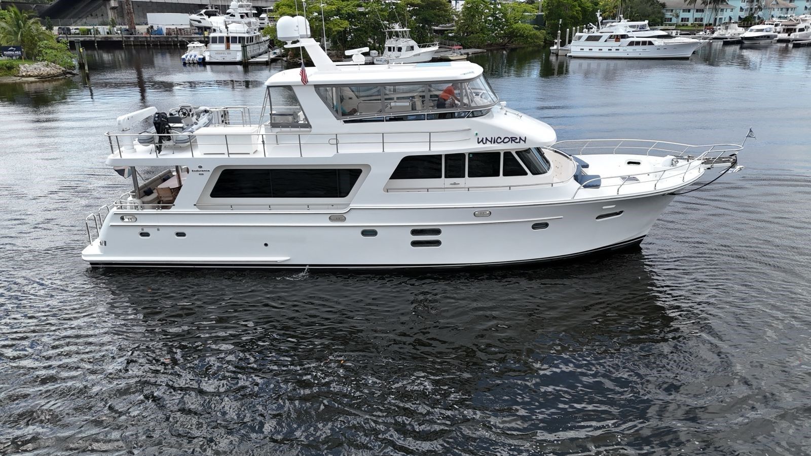 Лучшая цена на 65ft 2020 Endurance 658L, Unicorn - HAMPTON YACHTS