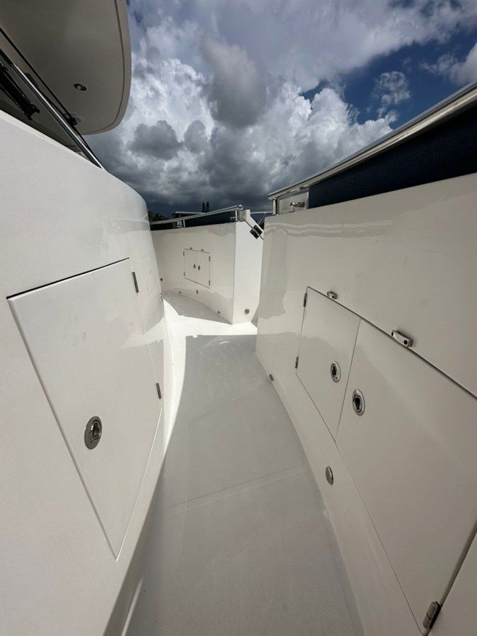 Купить яхту 65ft 2020 Endurance 658L, Unicorn - HAMPTON YACHTS в Shestakov Yacht Sales