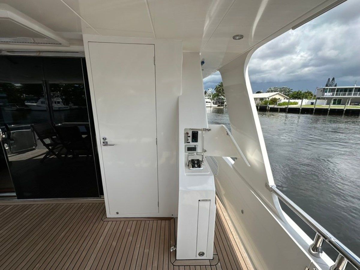 Лучшая цена на 65ft 2020 Endurance 658L, Unicorn - HAMPTON YACHTS