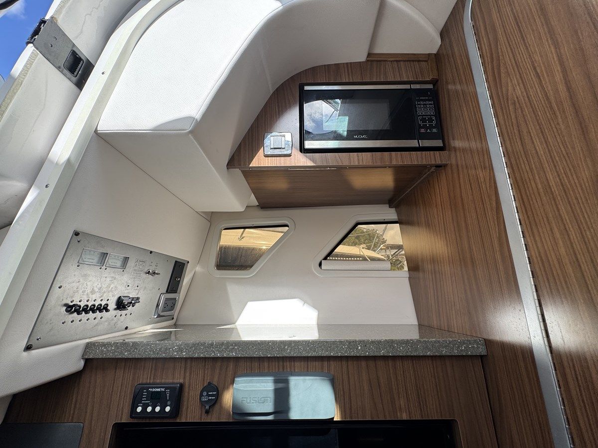 Buy a Four Winns H350 - FOUR WINNS at Shestakov Yacht Sales