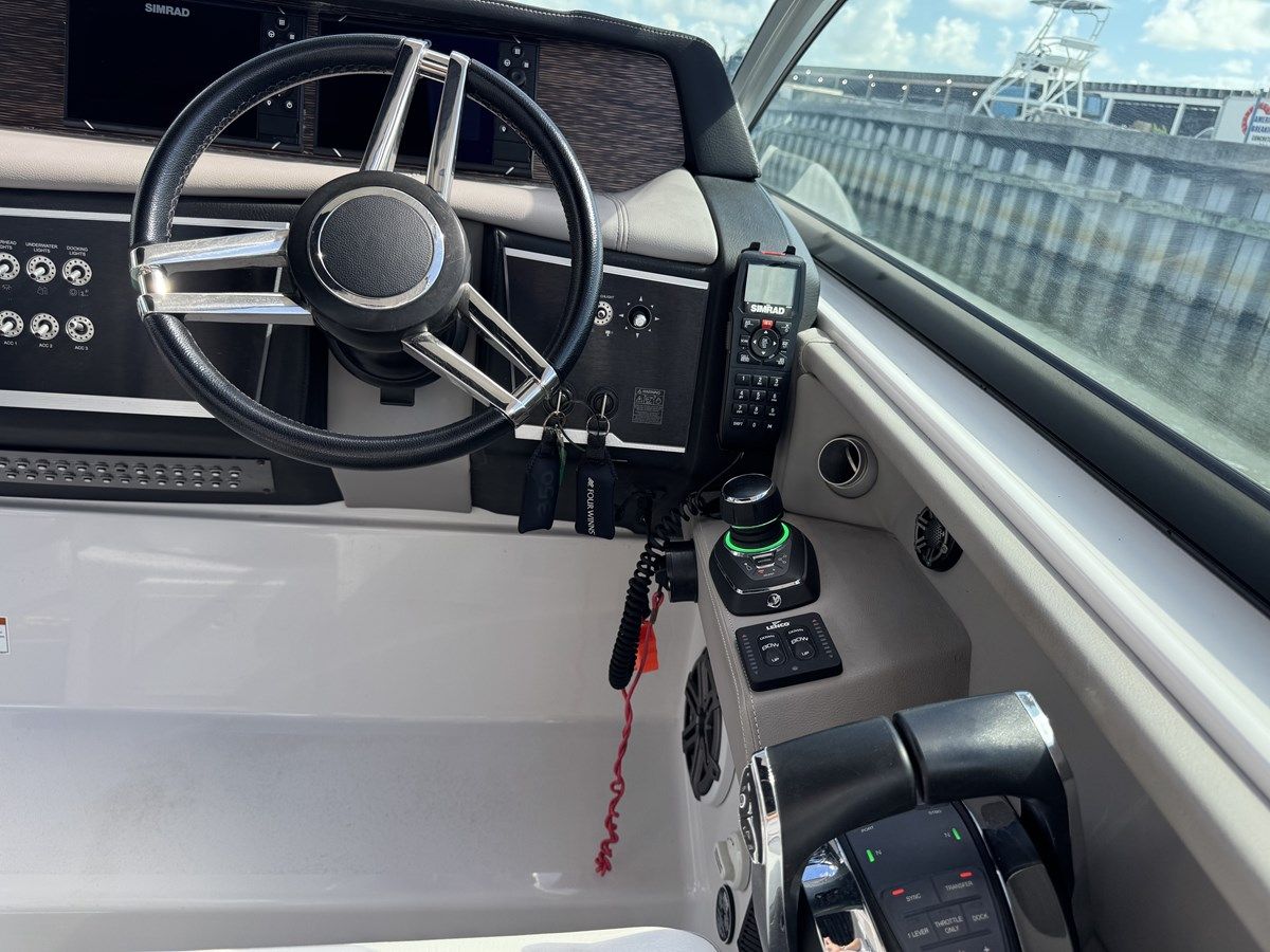 the best price on Four Winns H350 350H