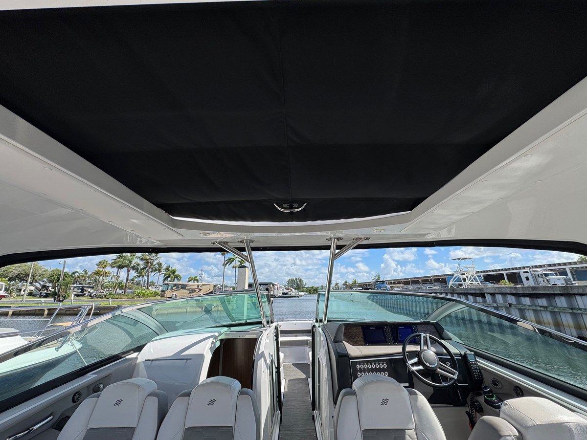 Buy a yacht Four Winns H350 - FOUR WINNS