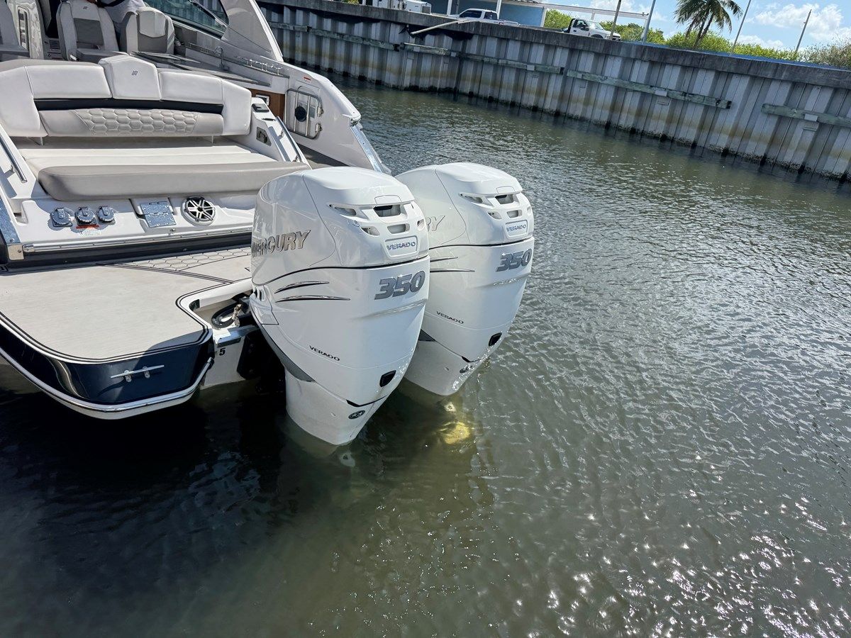 the best price on Four Winns H350 35