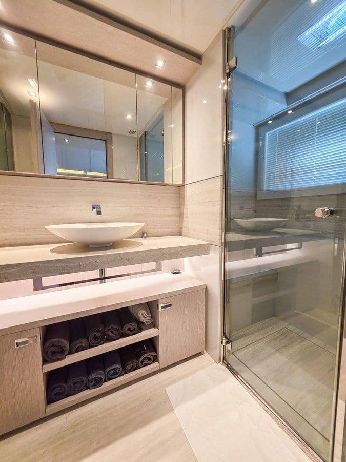 Buy a yacht Custom Line 108 - Custom Line