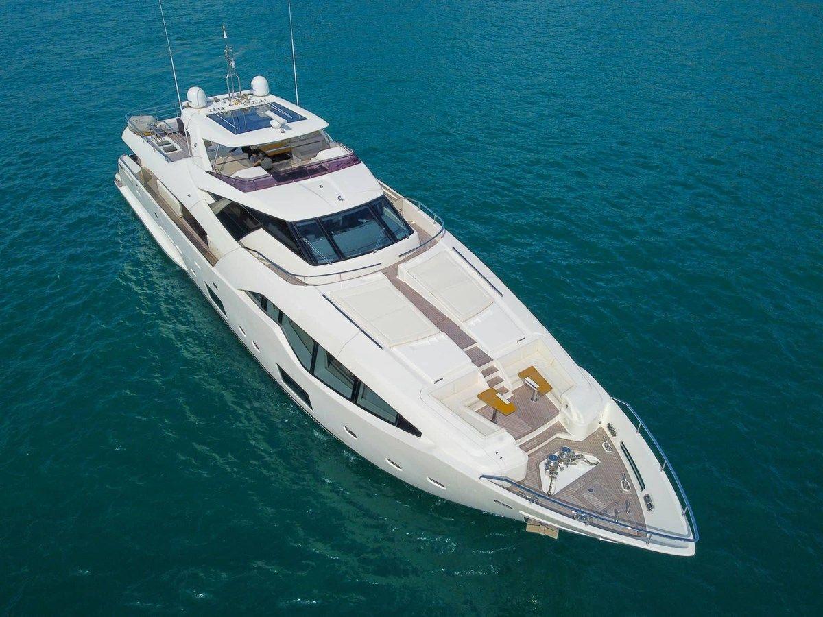 Buy a yacht Custom Line 108 - Custom Line