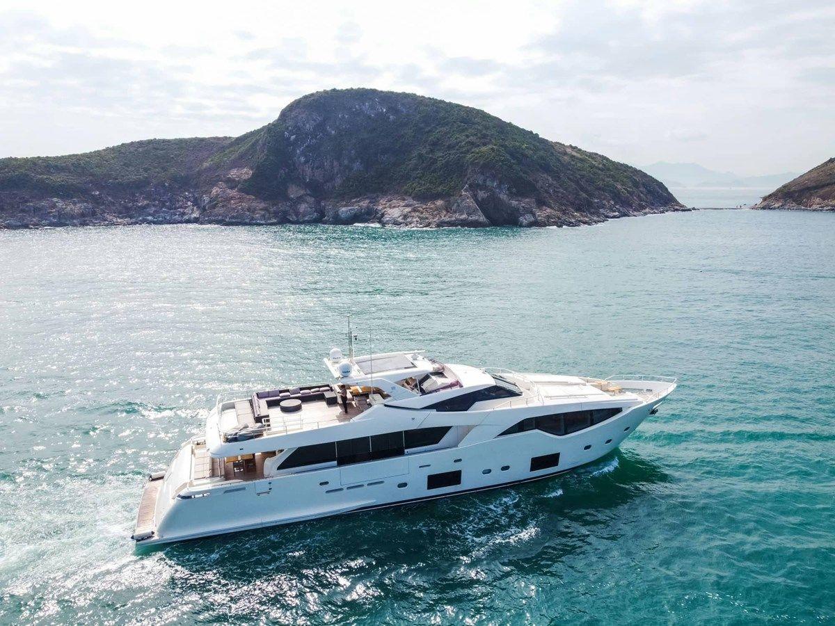 the best price on Custom Line 108 - Custom Line