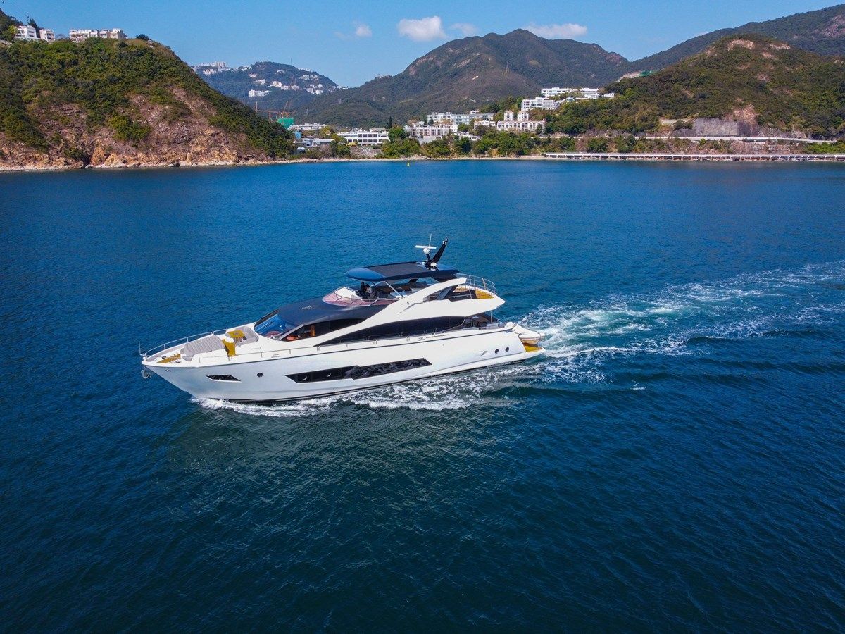 the best price on Sunseeker 86 Yacht 2016