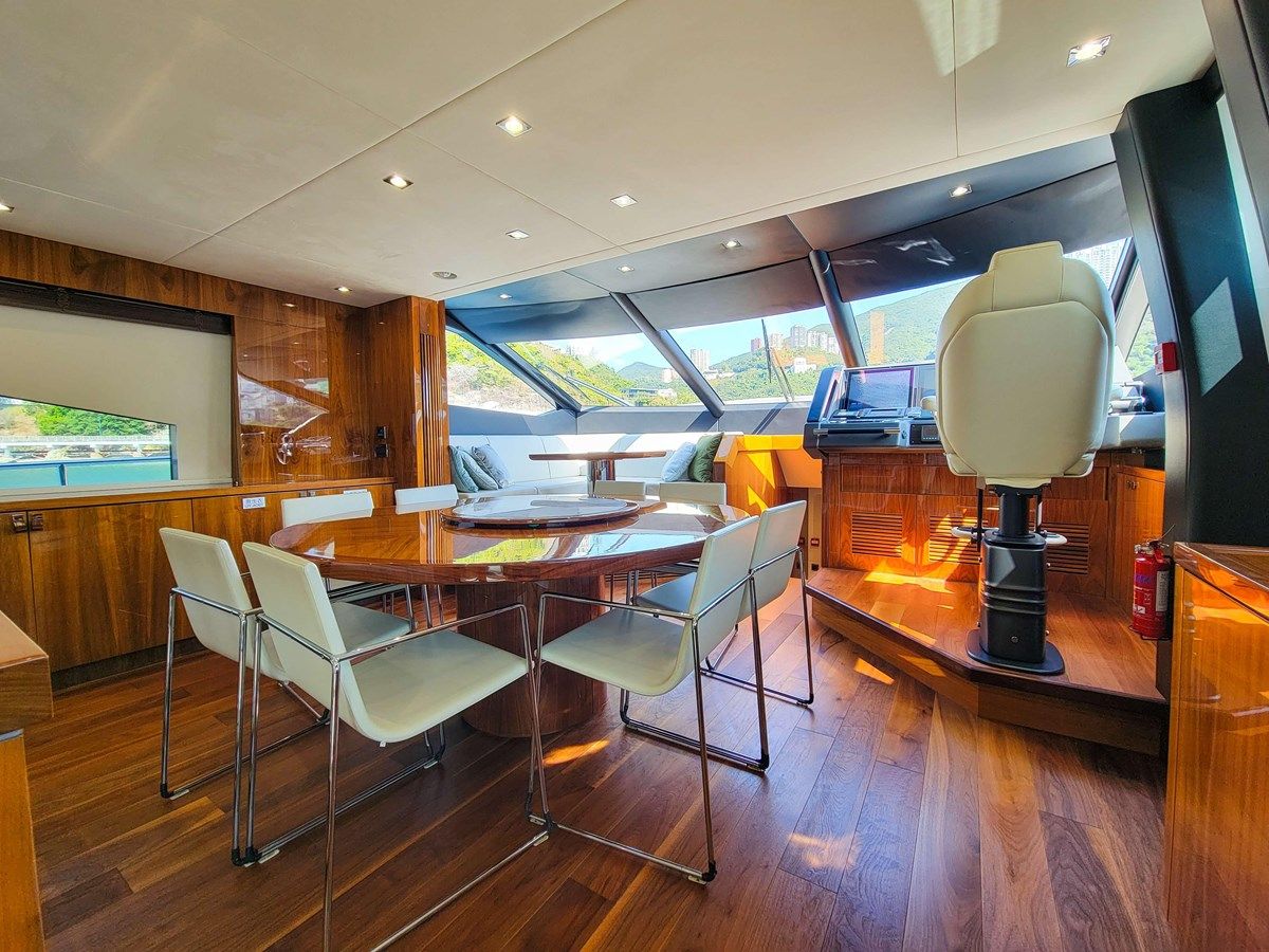 the best price on Sunseeker 86 Yacht Sunseeker 86