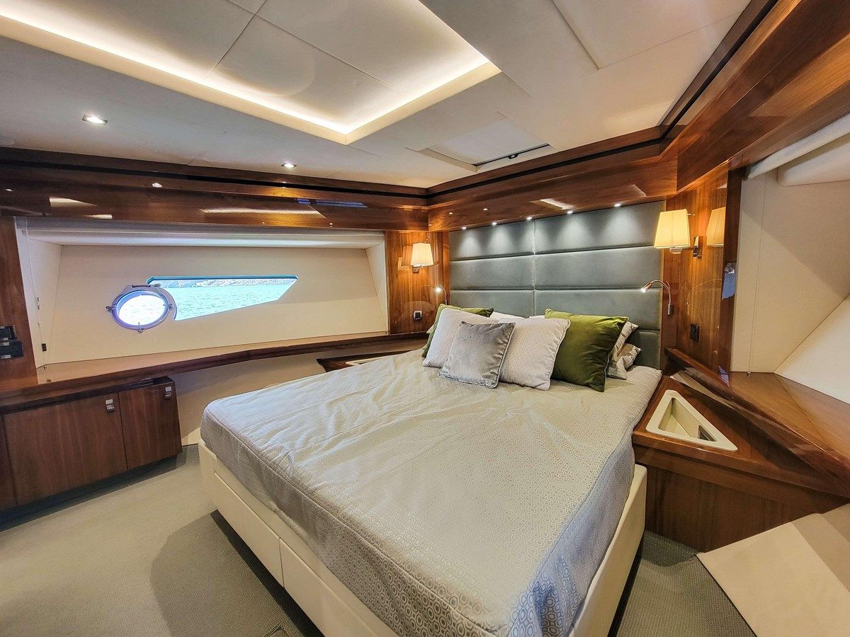 the best price on Sunseeker 86 Yacht - Sunseeker