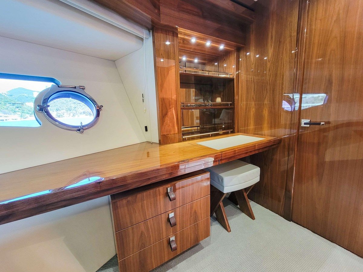 Sunseeker 86 Yacht 86 price