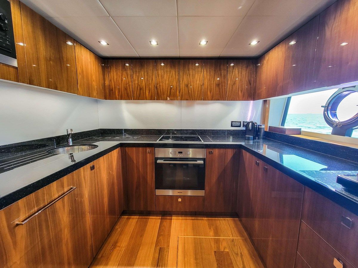 Sunseeker 86 Yacht 2016 price