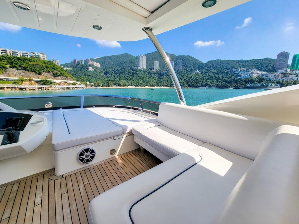 the best price on Sunseeker 86 Yacht - Sunseeker
