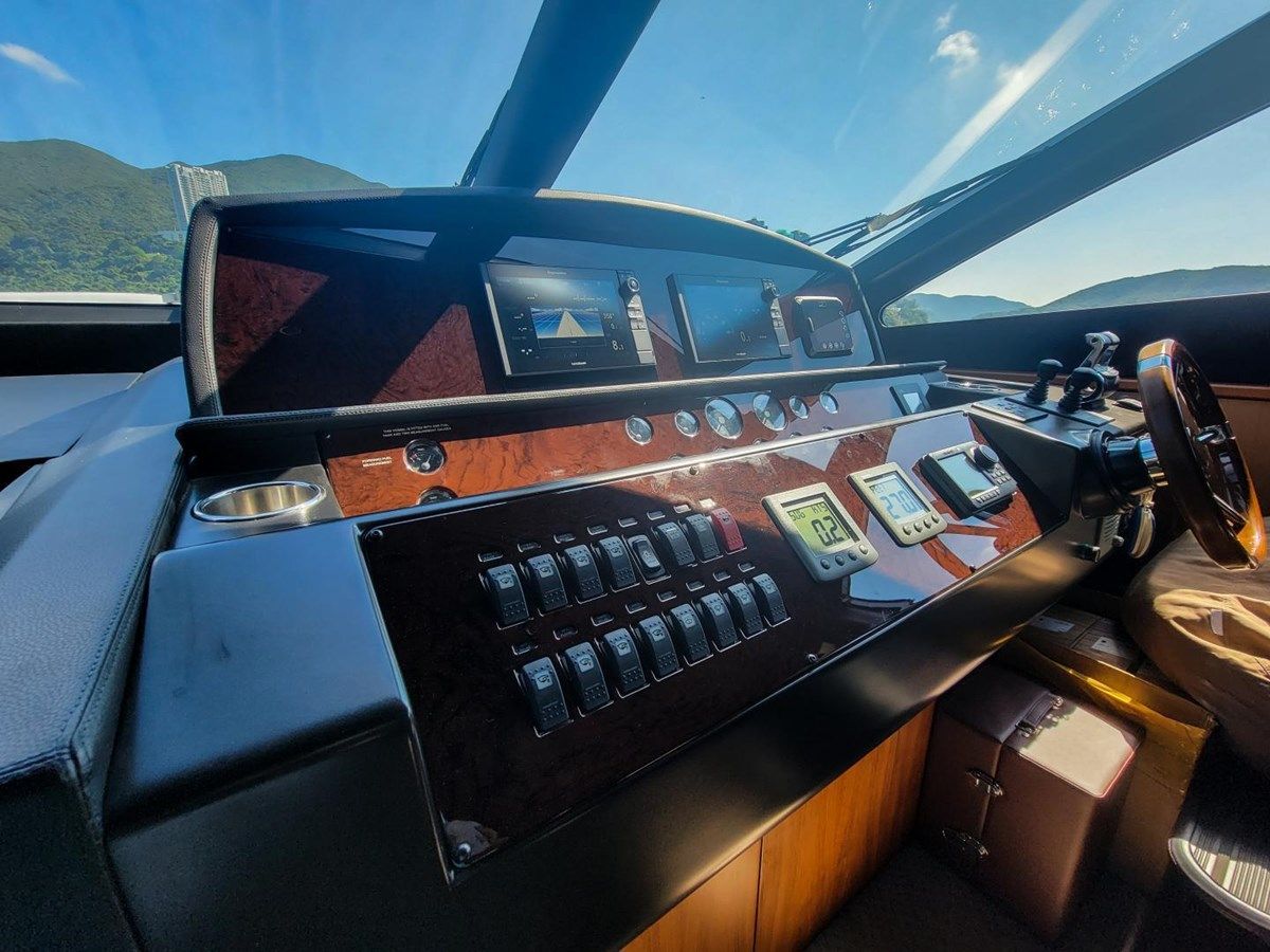 the best price on Sunseeker 86 Yacht