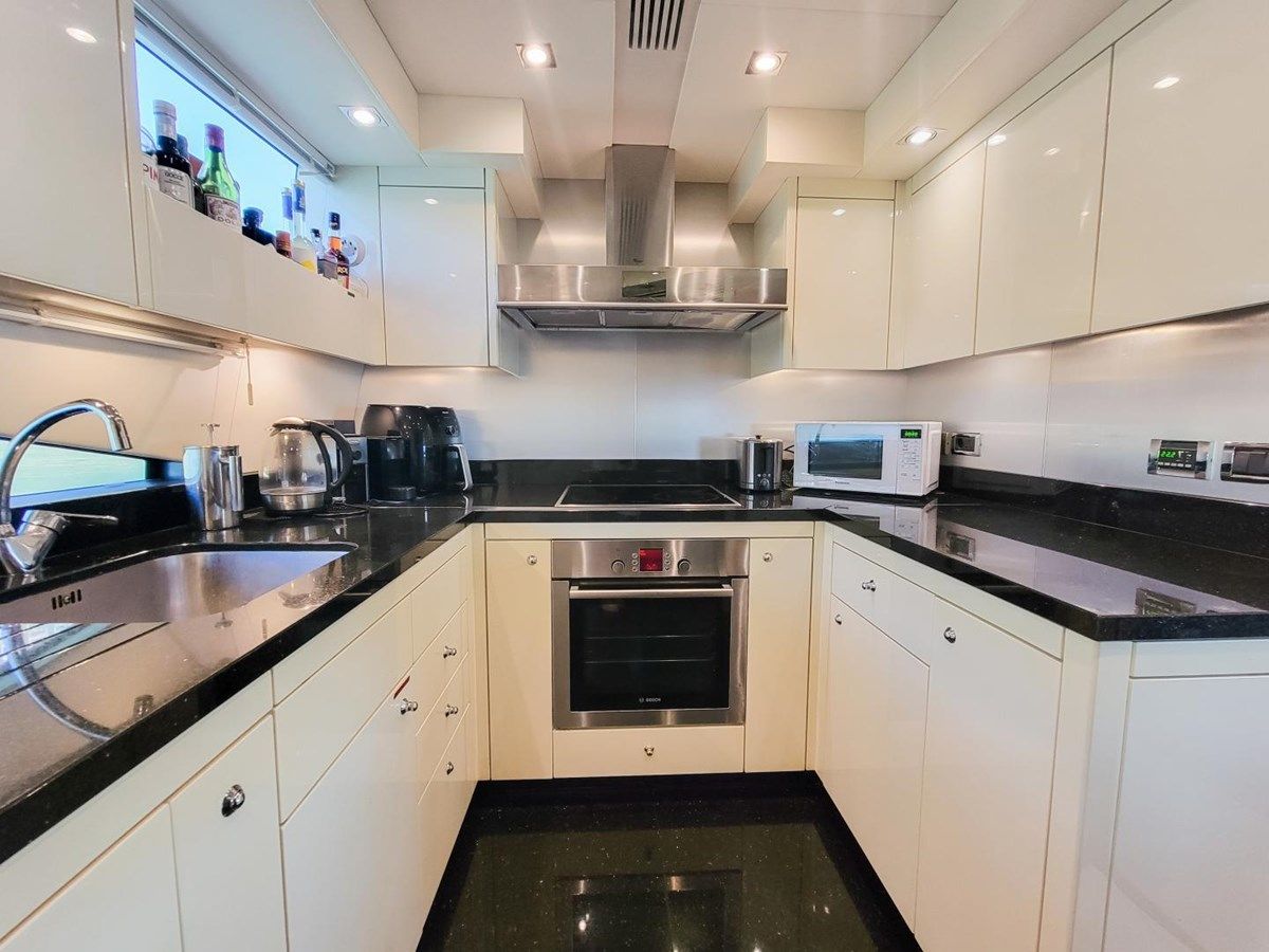 the best price on Sunseeker 86 Yacht 2009