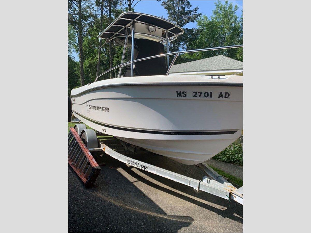 Buy a yacht 21' Seaswirl 2002 2101CC Striper 2002