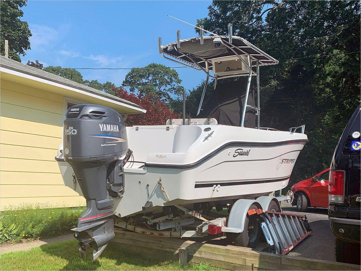 21' Seaswirl 2002 2101CC Striper