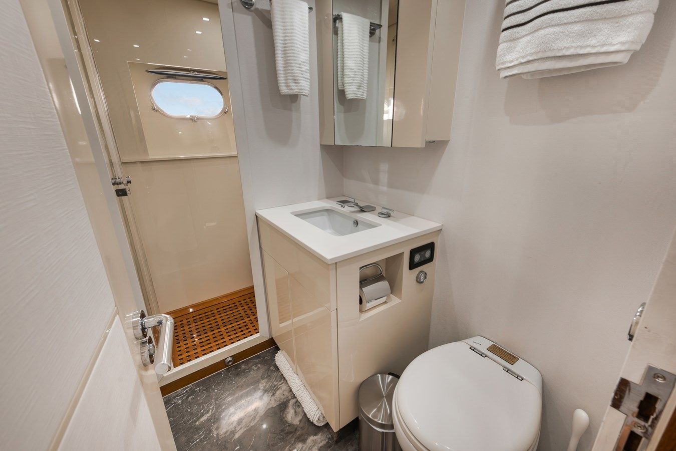 Купить яхту U Wish 101 в Shestakov Yacht Sales