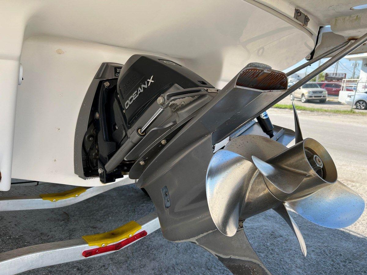 best yacht sales deals Regal 2665 Commodore