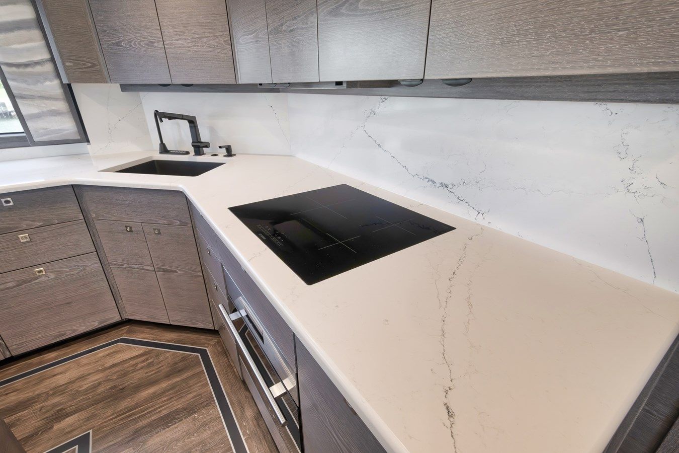 Купить яхту LADY SURFBUM - VIKING в Shestakov Yacht Sales