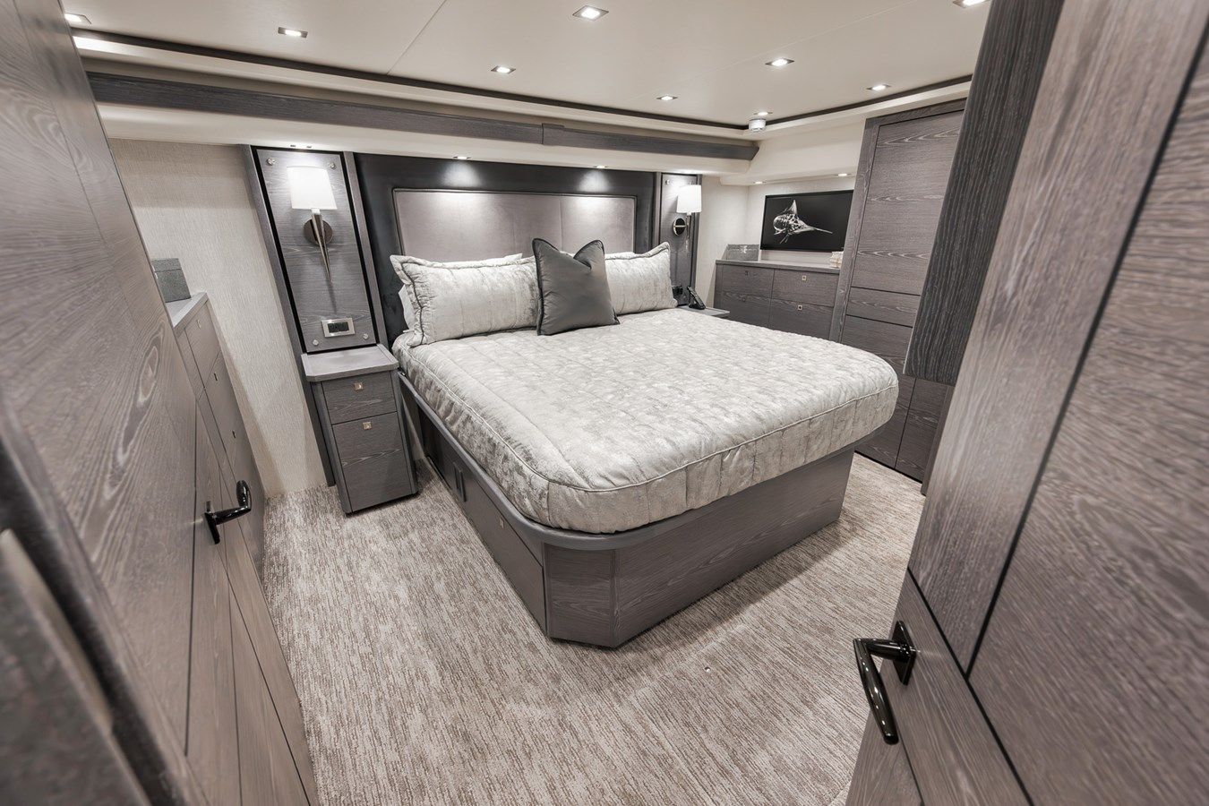 Лучшая цена на LADY SURFBUM 2024