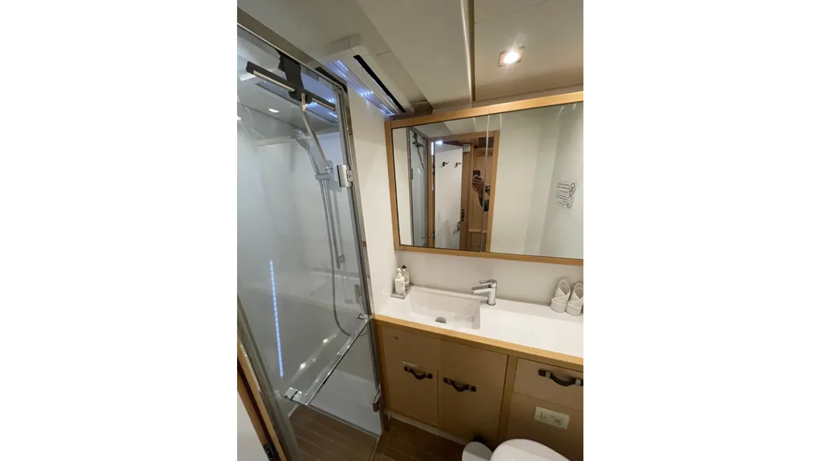 2016 Lagoon 630 Motor Yacht 64 yacht sale