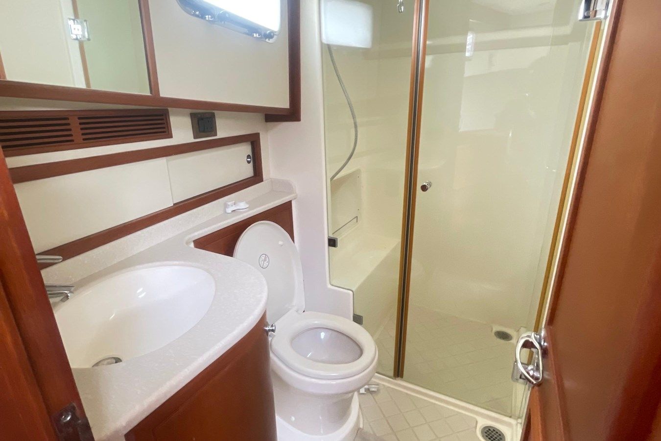 the best price on Grand Banks 43 Heritage EU - GRAND BANKS MARINE