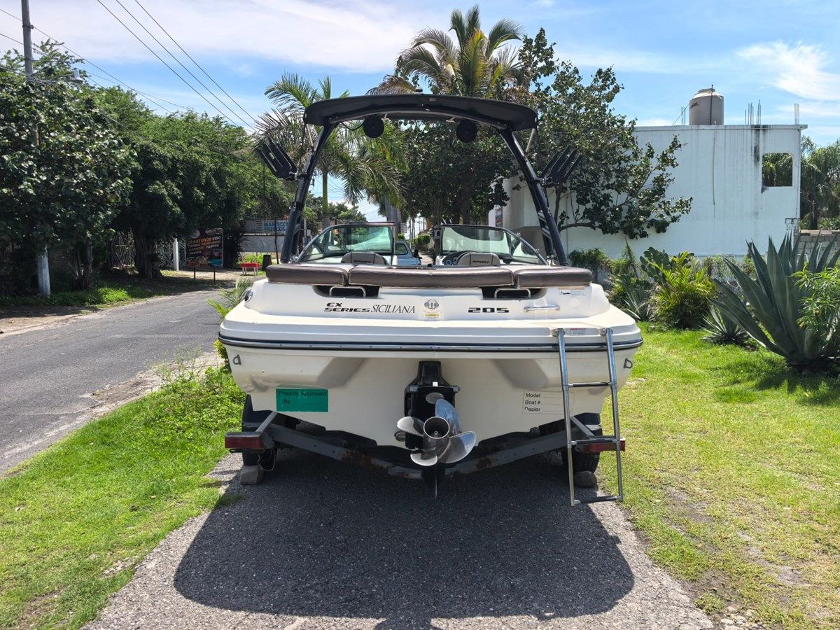 2013 SeaRay 205 Sport @ Tequesquitengo - SEA RAY