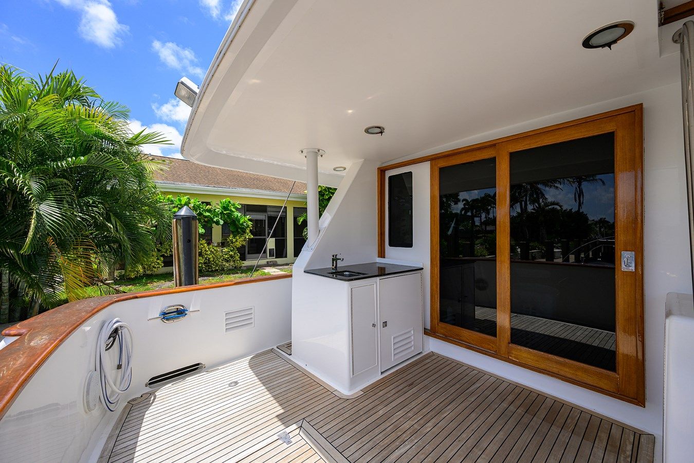 best yacht sales deals CHANGE OF LATITUDE - Ocean Alexander