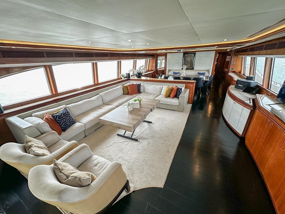 Buy a yacht Custom Line 112
