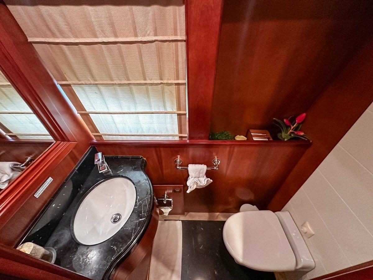 Buy a yacht Custom Line 112 2005