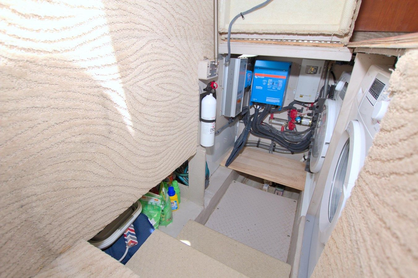 Купить яхту You, Me and the Sea 480 Motor Yacht в Shestakov Yacht Sales