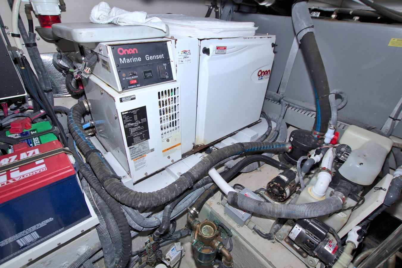 Купить яхту You, Me and the Sea - SEA RAY в Shestakov Yacht Sales