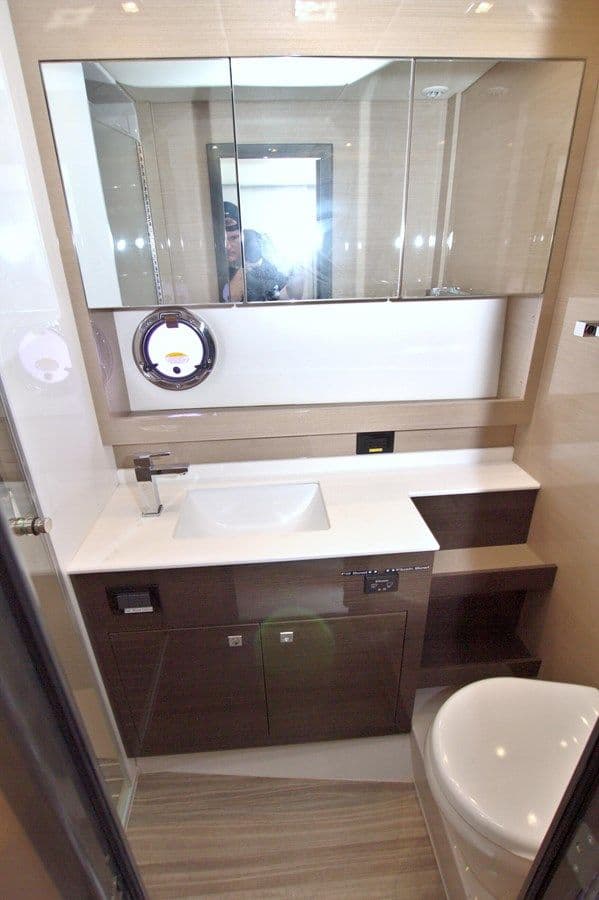 Buy a yacht Stepping Stone V 54 Fly