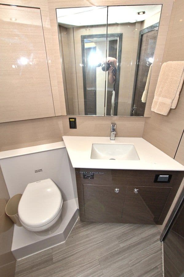 Buy a Stepping Stone V - Cruisers Yachts at Shestakov Yacht Sales