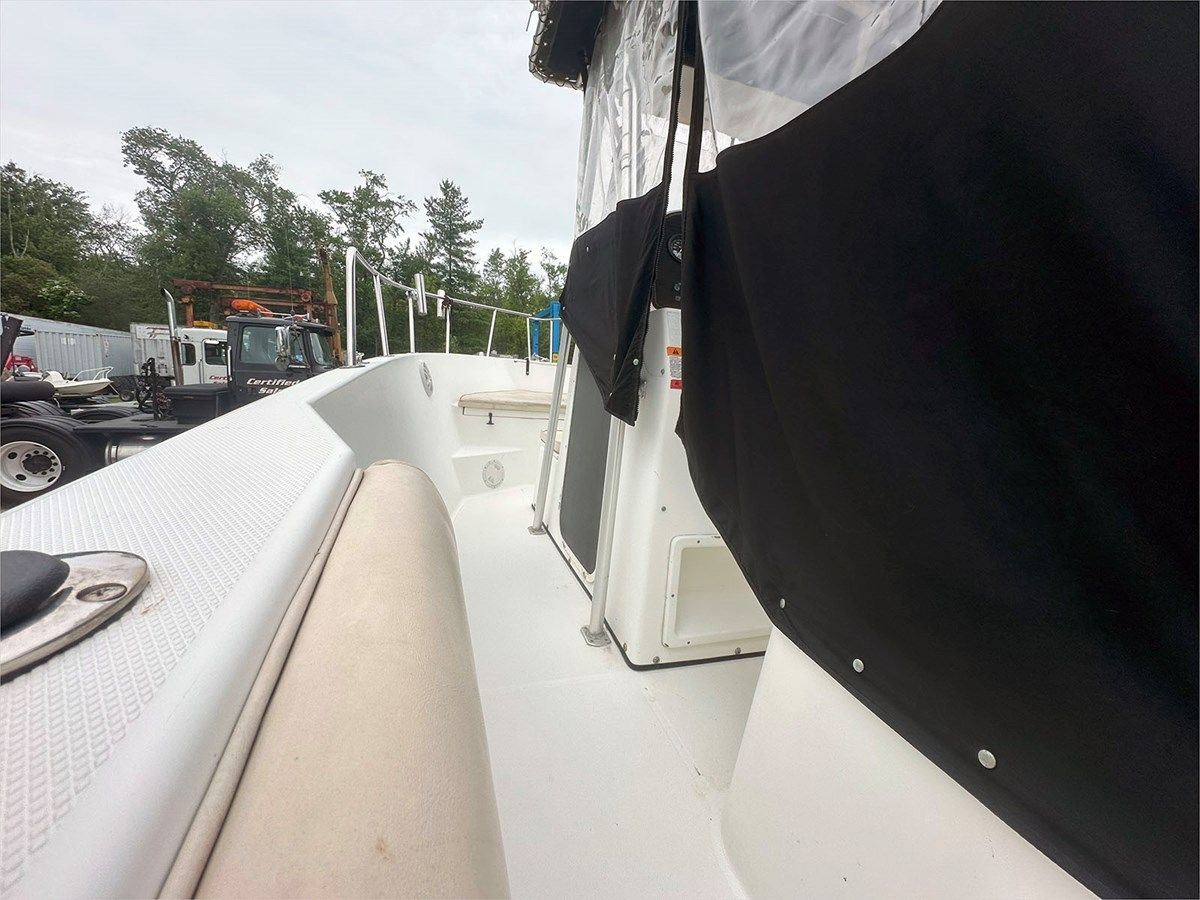 23' Hydra-Sports 2000 Seahorse price