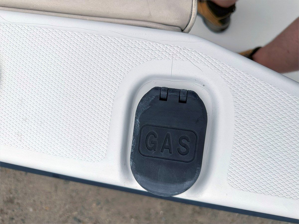 23' Hydra-Sports 2000 Seahorse price