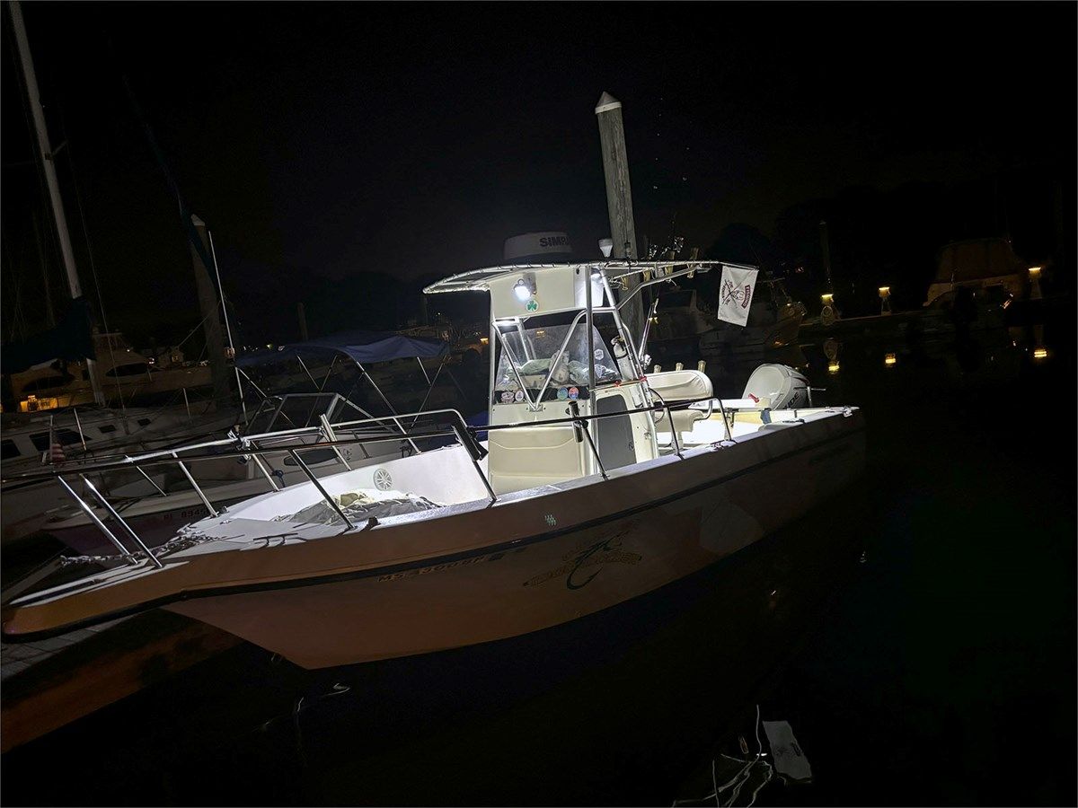 Buy a 23' Hydra-Sports 2000 Seahorse 23 at Shestakov Yacht Sales