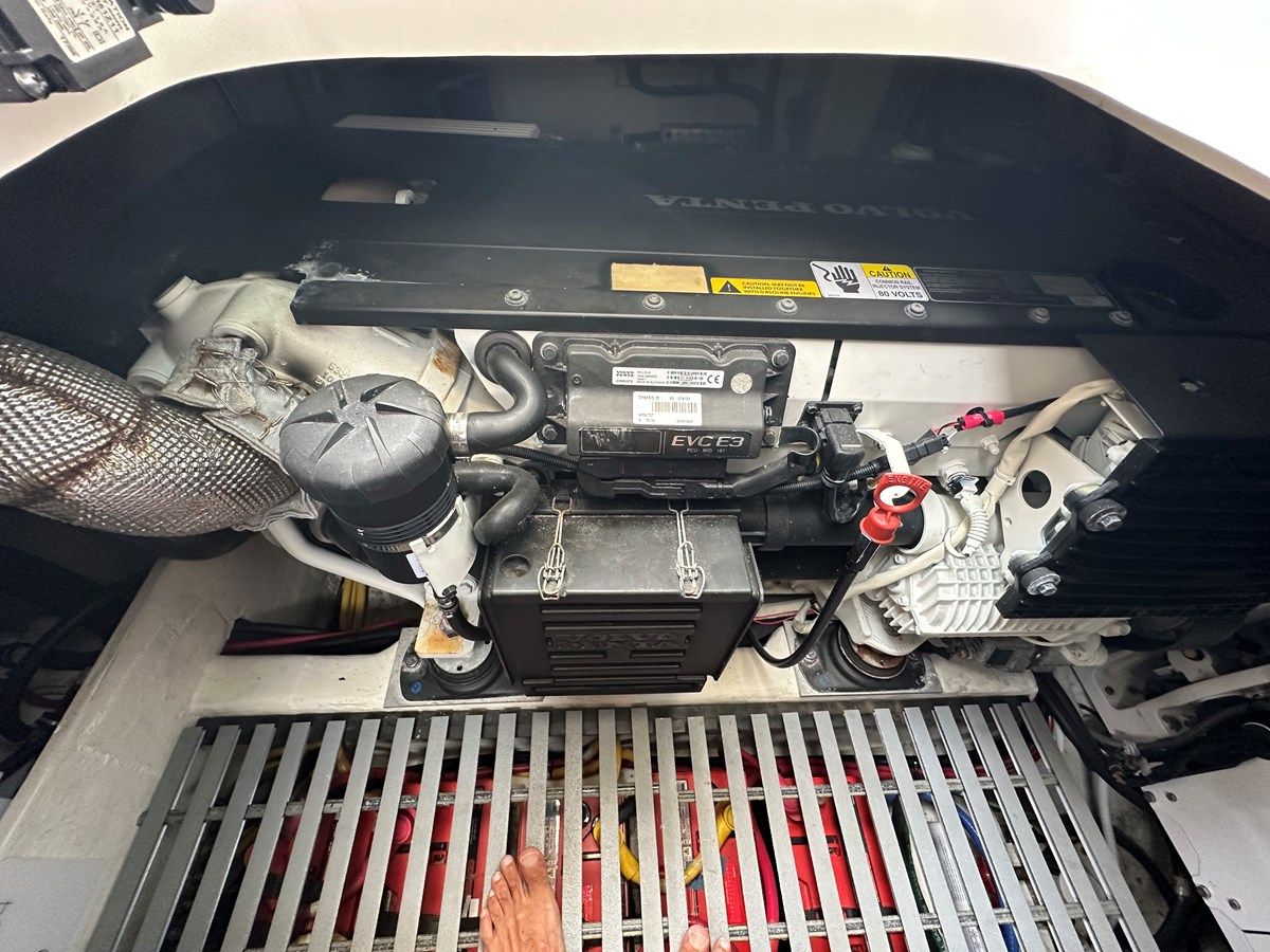 Buy a BUENA ONDA - Tiara at Shestakov Yacht Sales