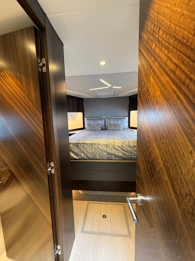 Buy a yacht 4 Play - Sunseeker