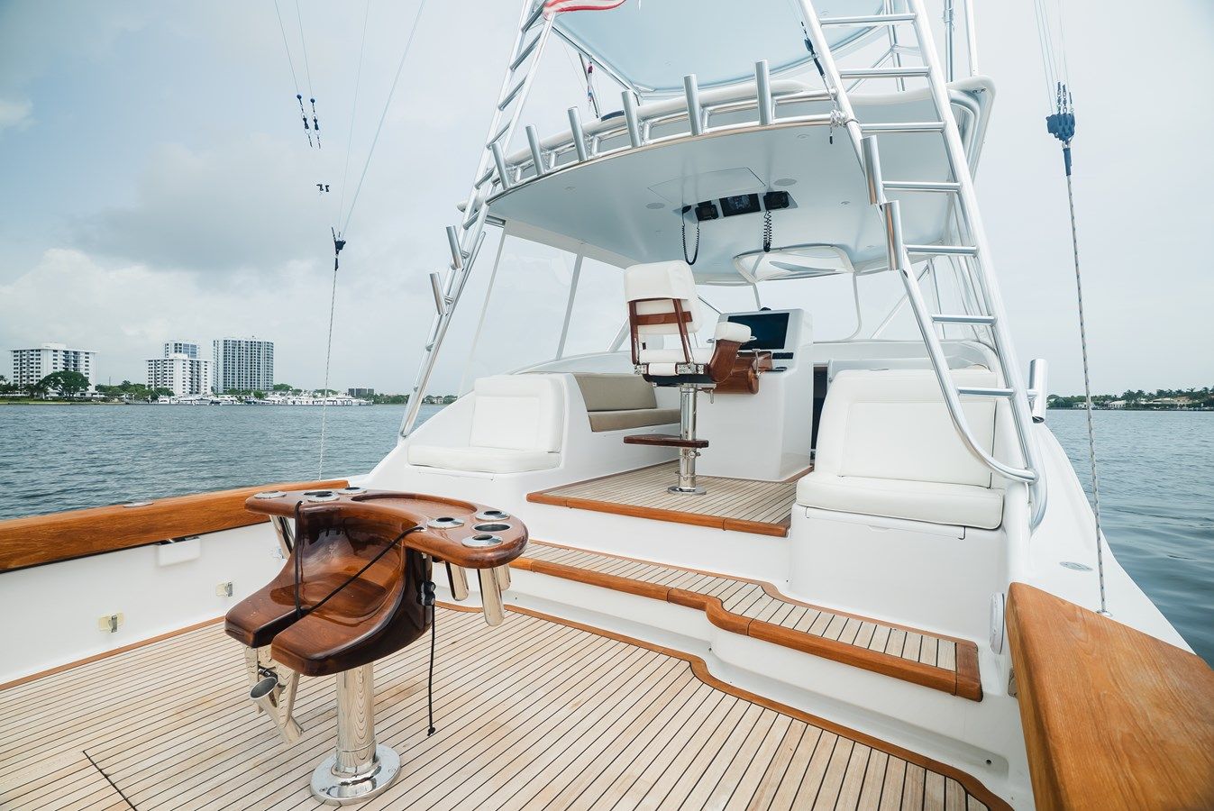 Лучшая цена на ATTITUDES Daniels Boatworks 42 Express