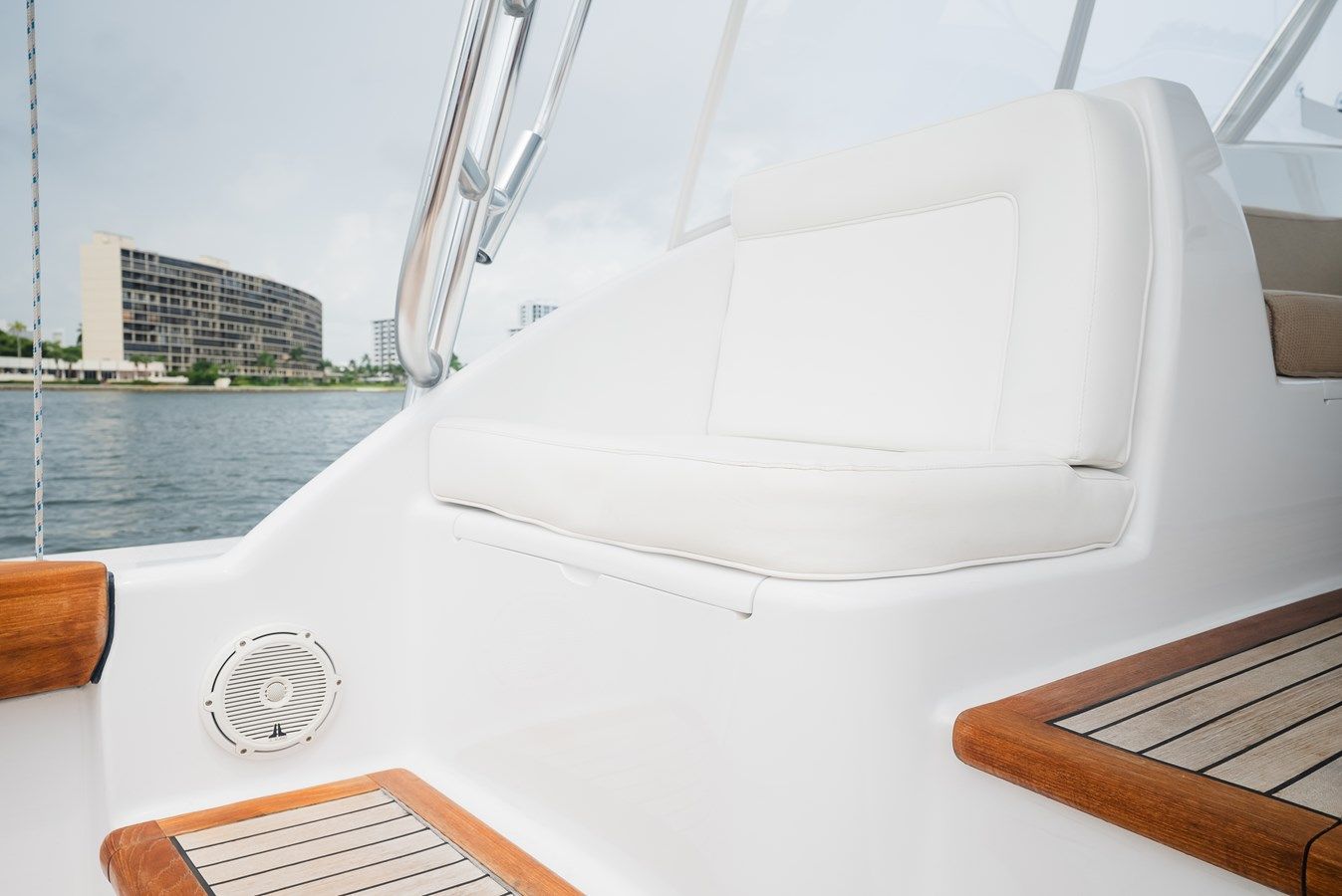 Лучшая цена на ATTITUDES