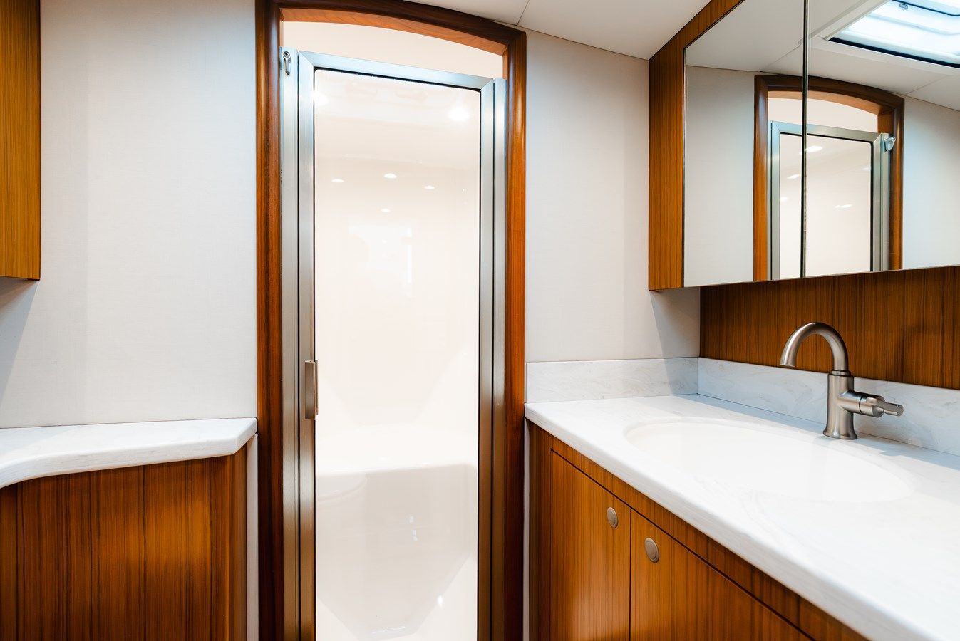 Купить яхту ATTITUDES 2019 в Shestakov Yacht Sales